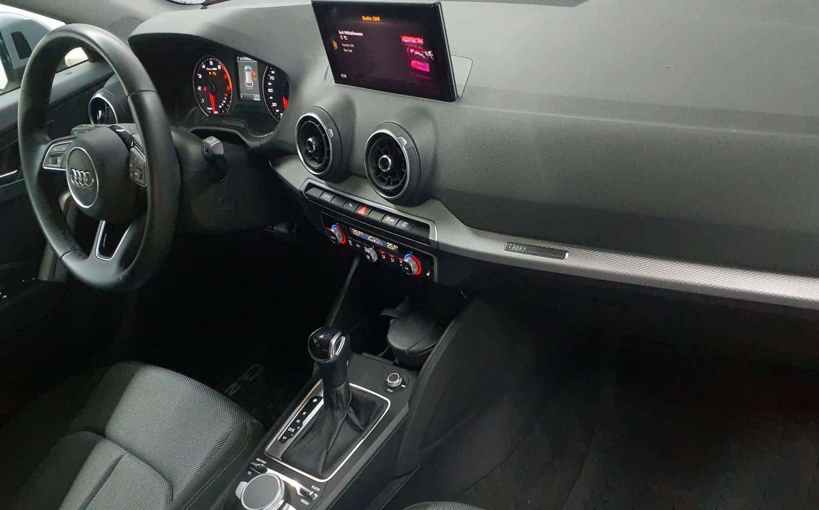 Audi Q2 35 TFSI S tronic advanced BLIS KAM foto 6