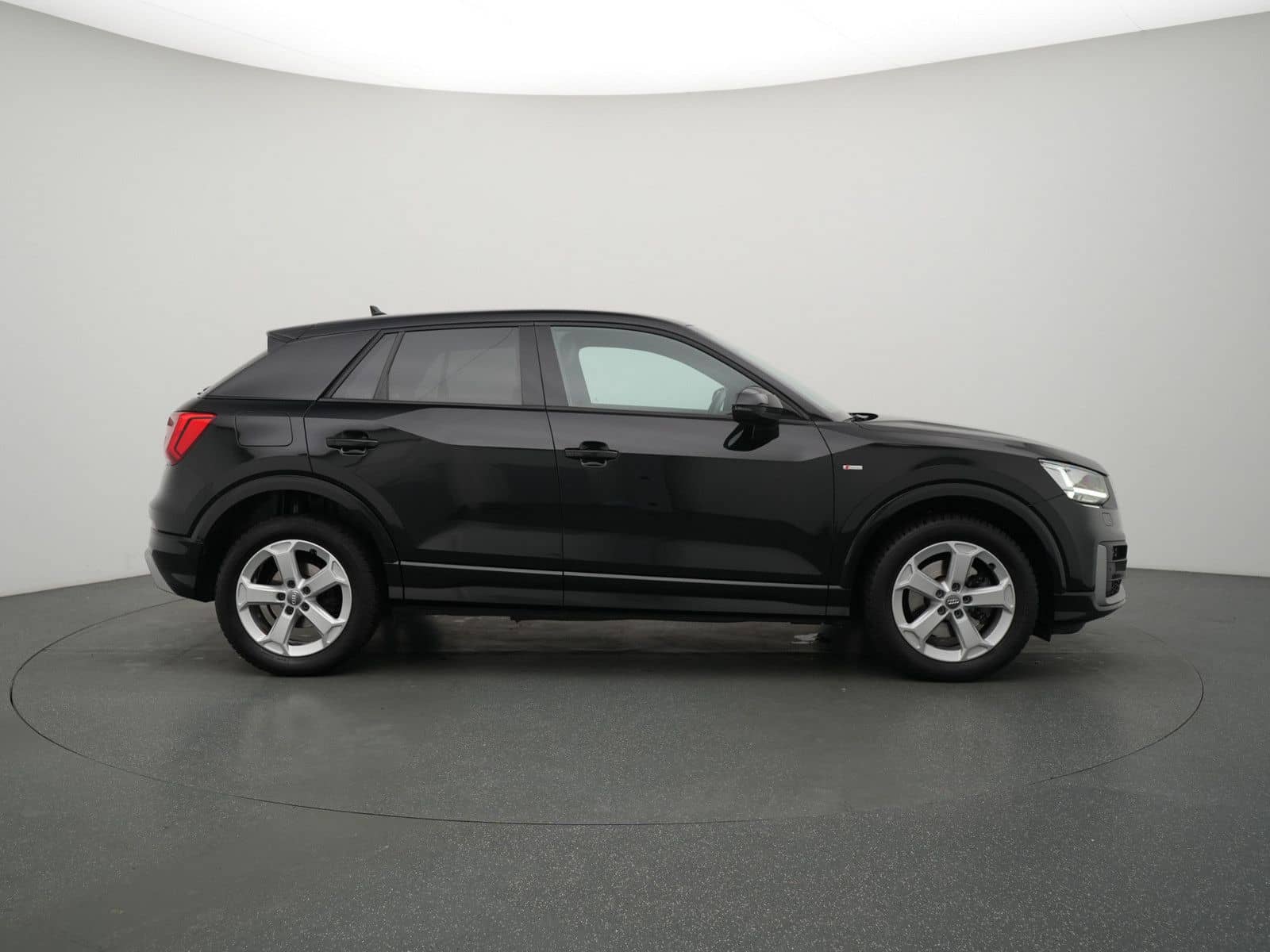Audi Q2 quattro S line S-TRON AHK LEDER NAVI LED SHZ foto 3
