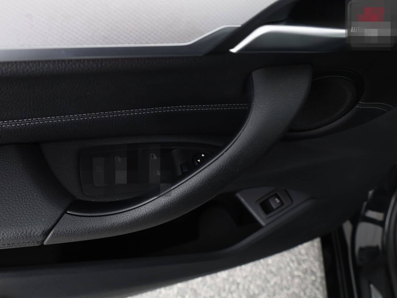 BMW X1 xDrive18d M SPORT SHADOW KAMERA,PANO,AHK,SH foto 13