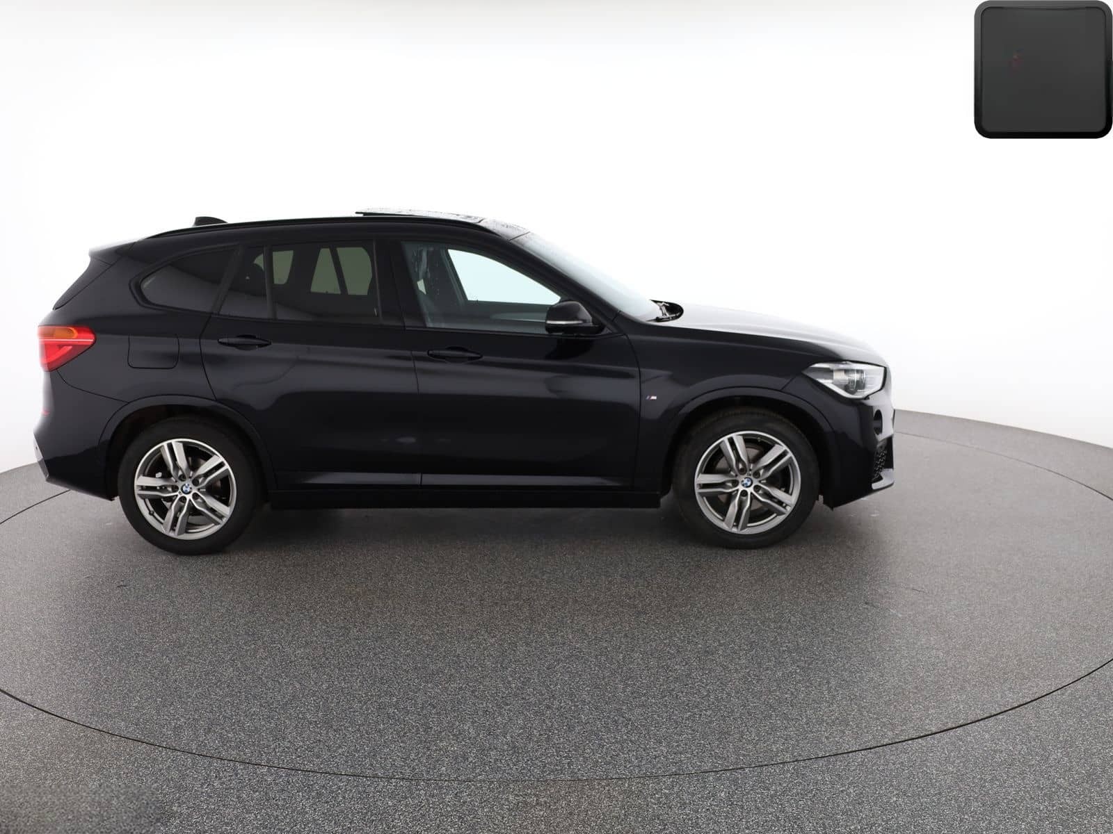 BMW X1 xDrive18d M SPORT SHADOW KAMERA,PANO,AHK,SH foto 6