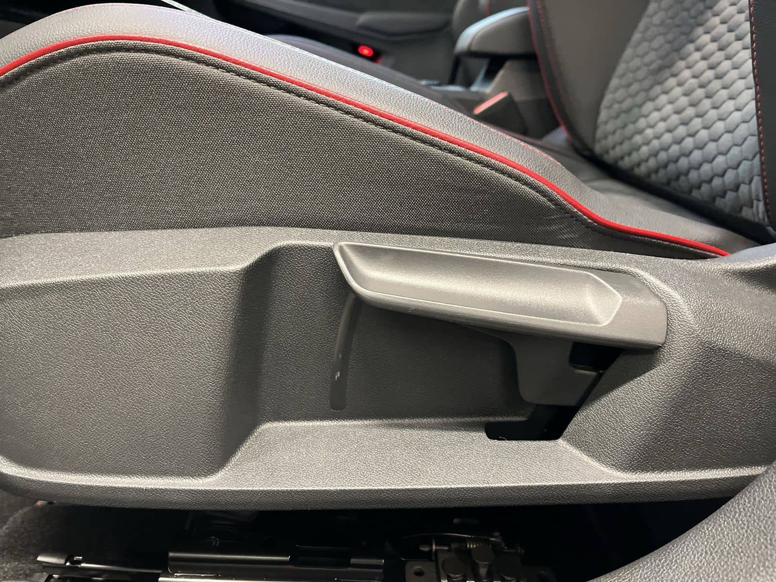 Volkswagen Golf VIII GTI Clubsport 2.0 TSI DSG ACC AUT Kam. foto 12