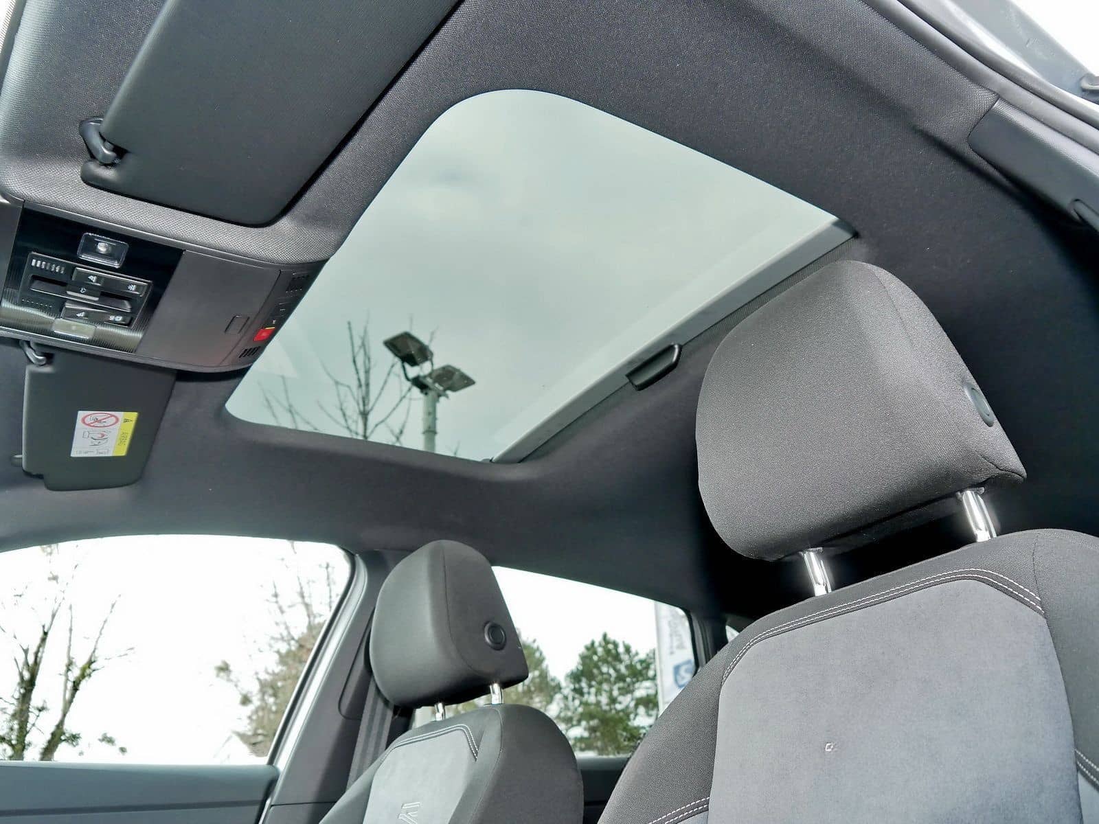 Volkswagen Taigo 1.0TSI R-Line Black Climatr Cam Navi Pano foto 12