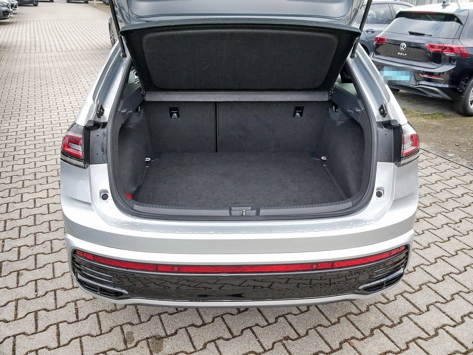 Volkswagen Taigo 1.0TSI R-Line Black Climatr Cam Navi Pano foto 14