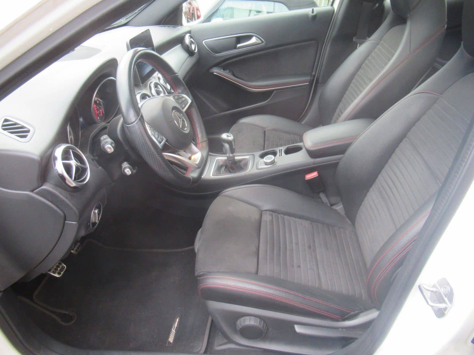 Mercedes-Benz GLA 200 AMG LINE-NAVI-PANO-LED-SHZ-2.HAND foto 23