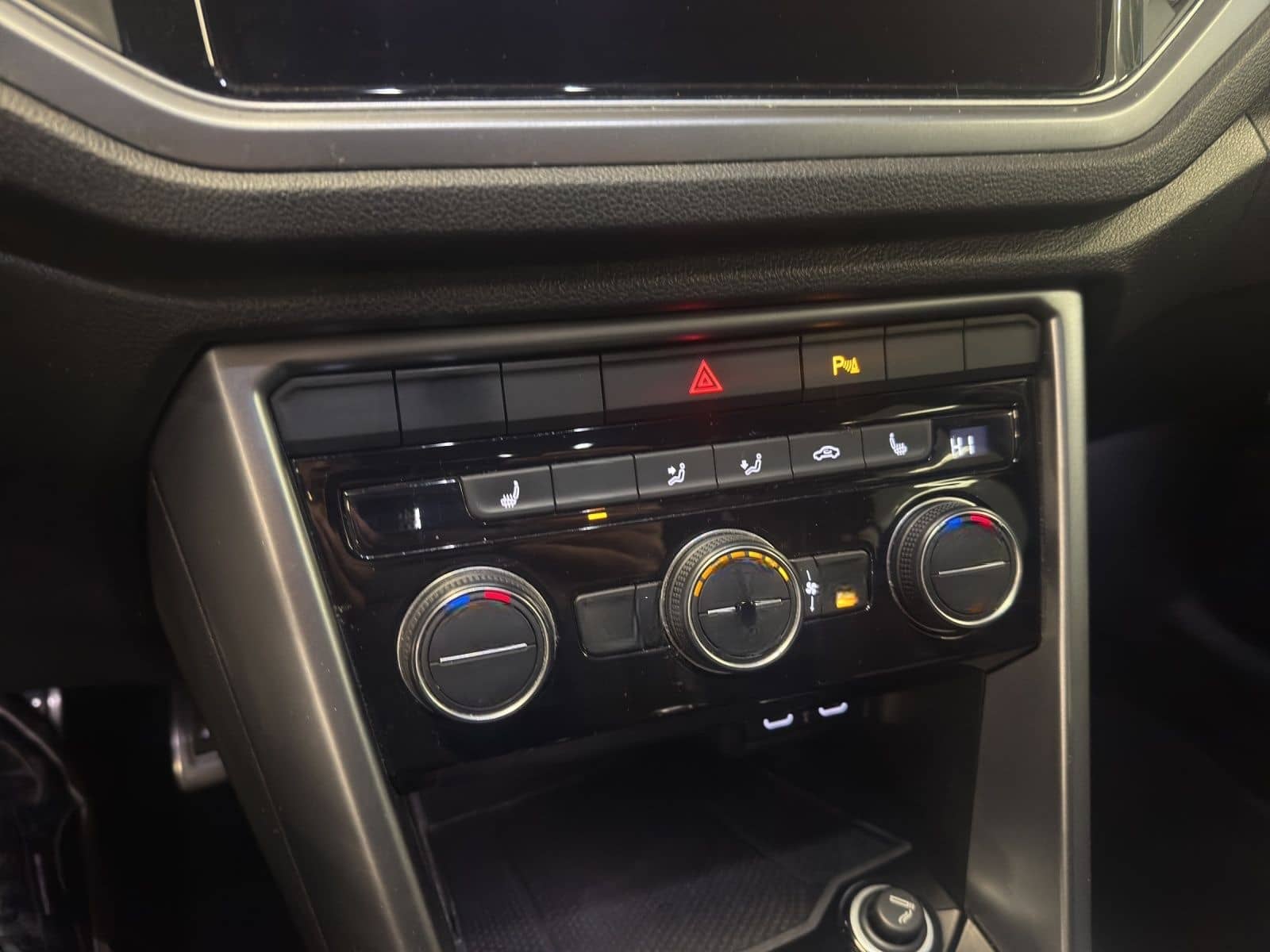 Volkswagen T-Roc 2.0 TDI DSG Active  Navi PDC LM Klima foto 18