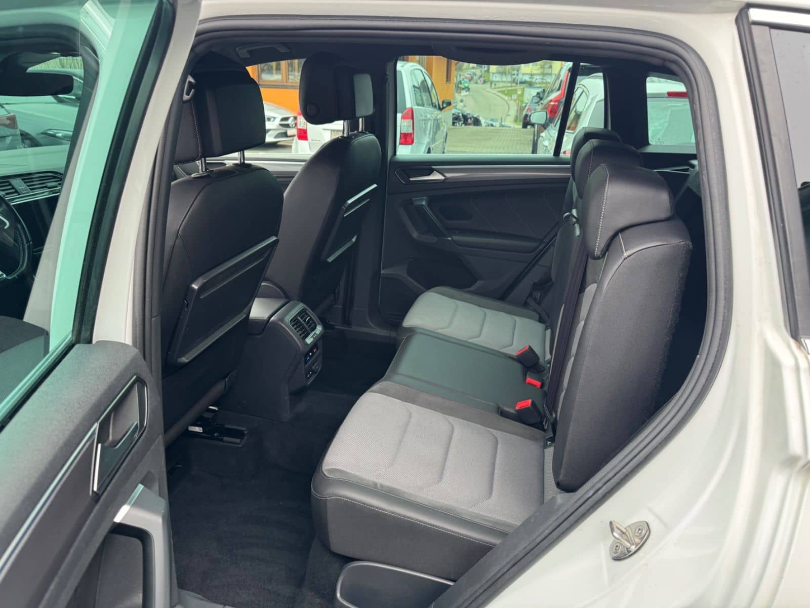 Volkswagen Tiguan Highline 4Motion**R-LINE Sportpaket** foto 14