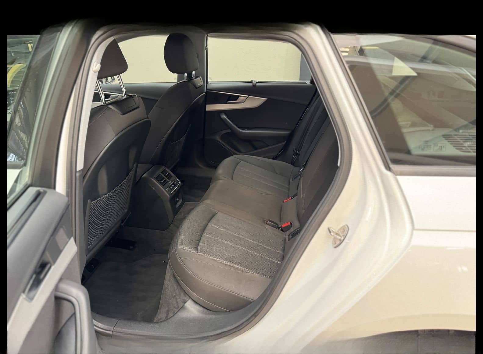 Audi A4 Avant Advanced 35TFSI Navi/Matrix/APS foto 15