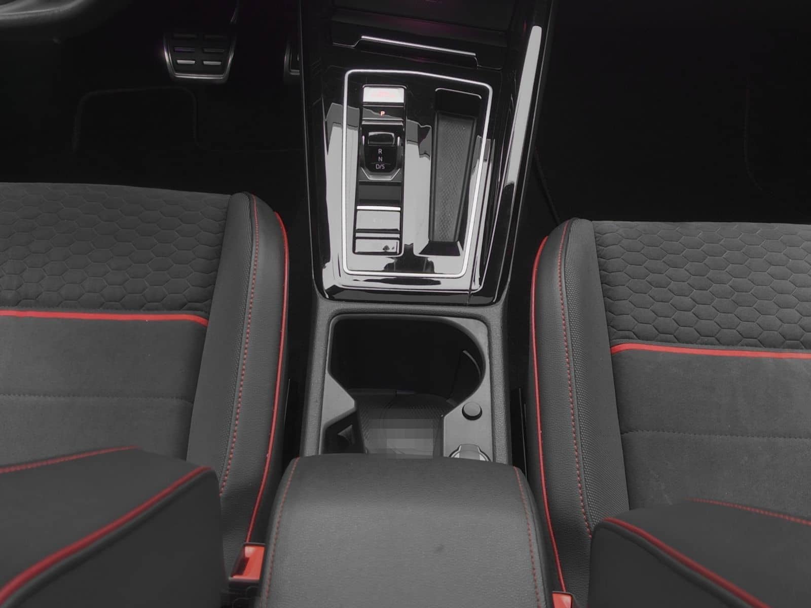 Volkswagen Golf VIII GTI Clubsport 2.0 TSI R-Abgas*PANO foto 12