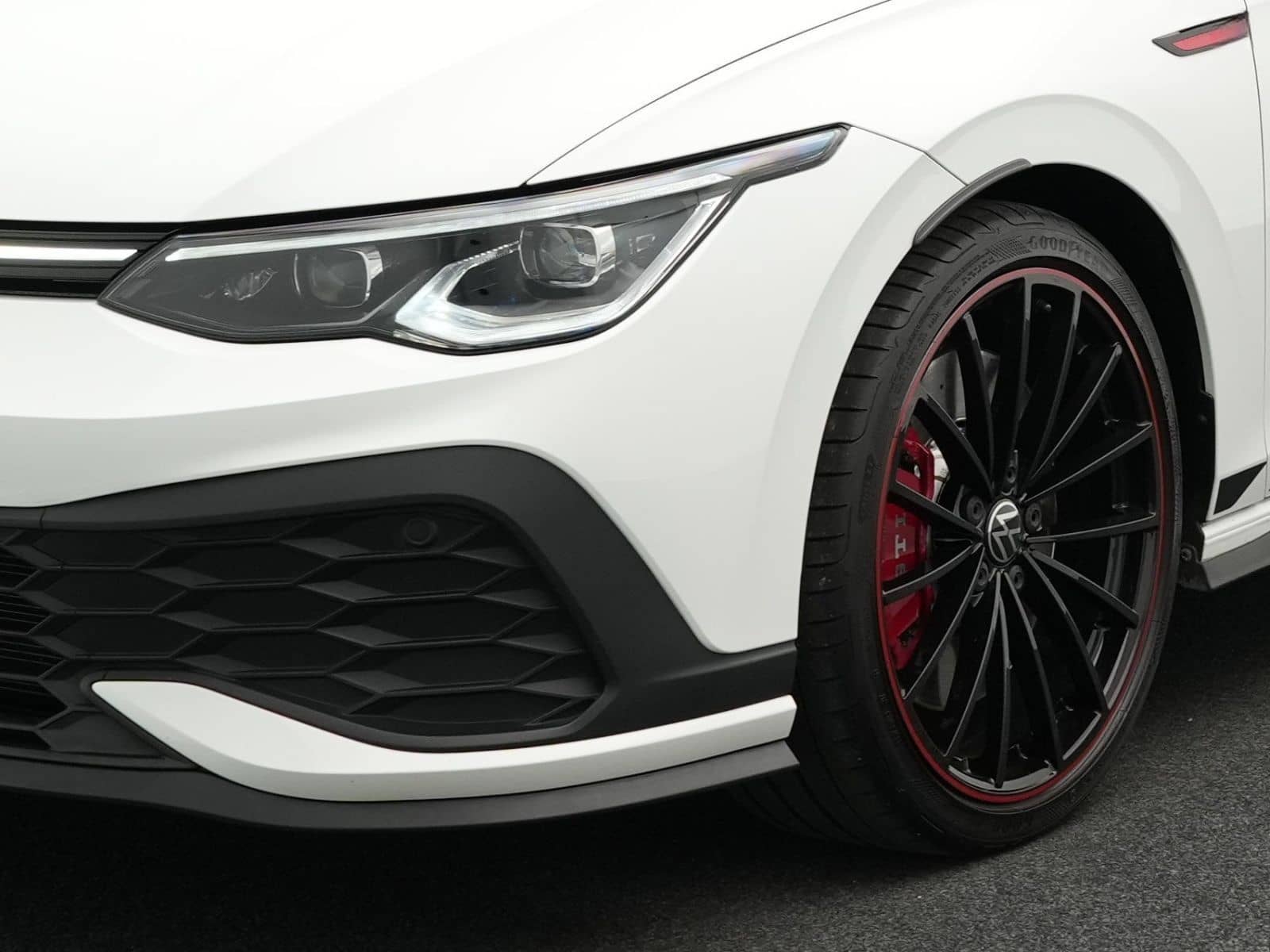 Volkswagen Golf VIII GTI Clubsport 2.0 TSI R-Abgas*PANO foto 18