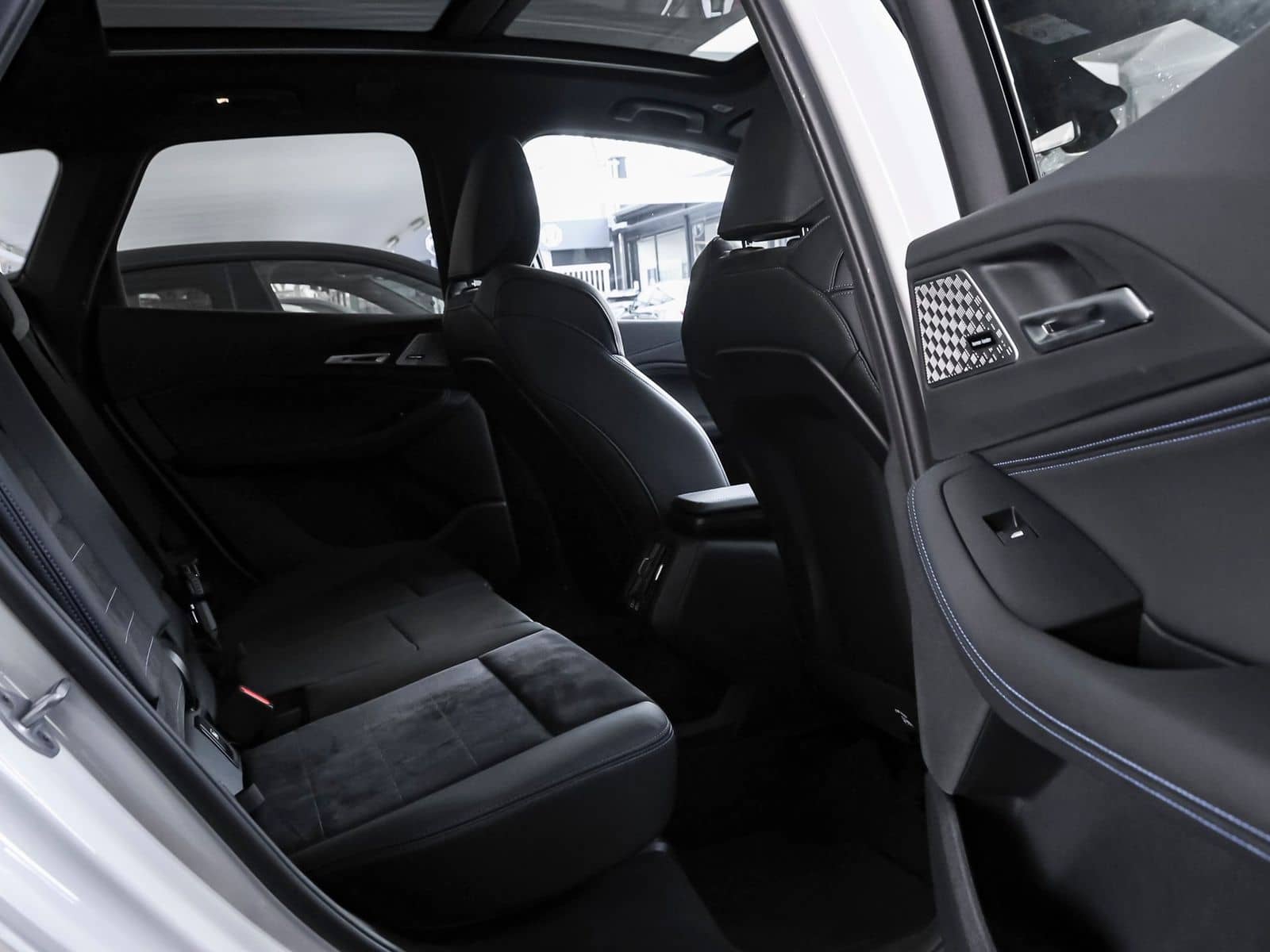 BMW 220d Active Tourer foto 2