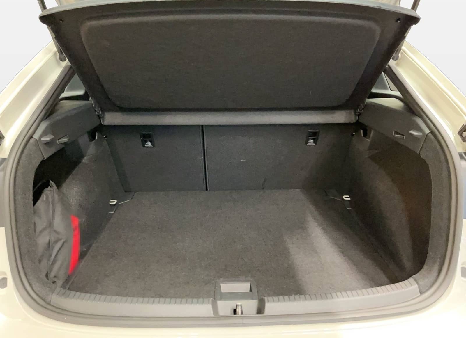 Volkswagen Taigo R-Line 1.0 TSI DSG AUT Fernlichtass. LED foto 10