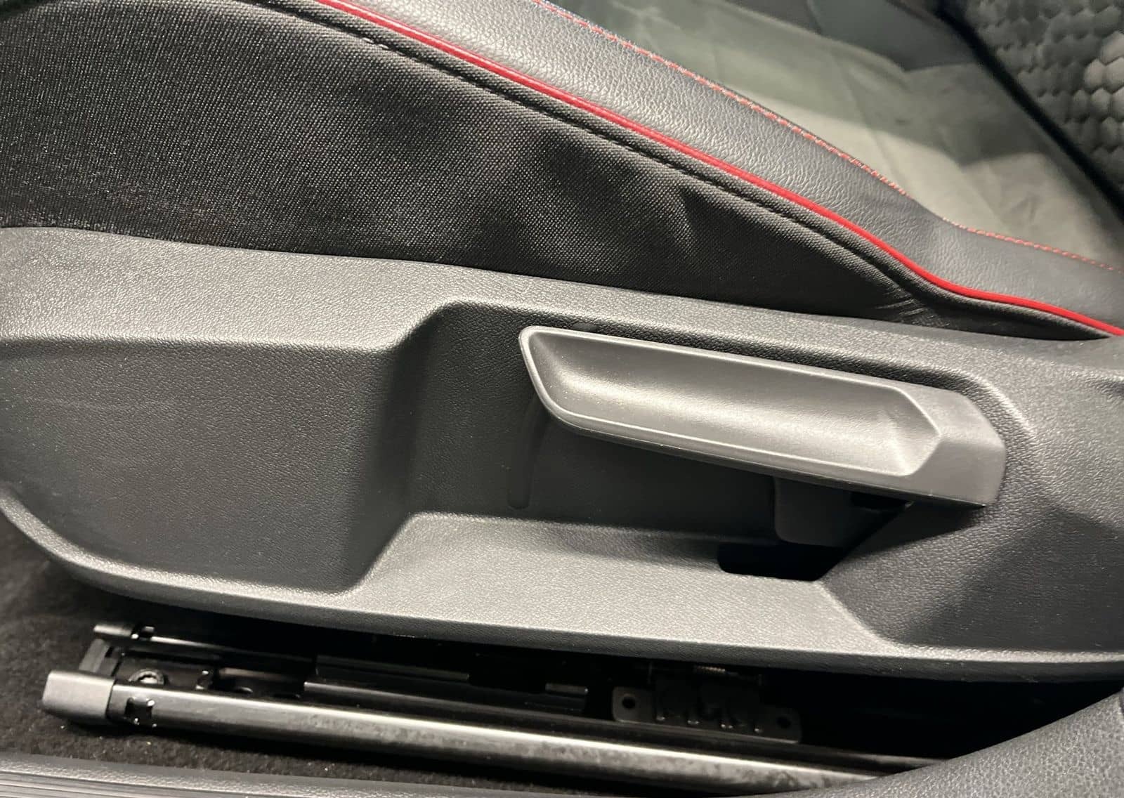 Volkswagen Golf VIII GTI Clubsport 2.0 TSI DSG ACC AUT Kam. foto 11