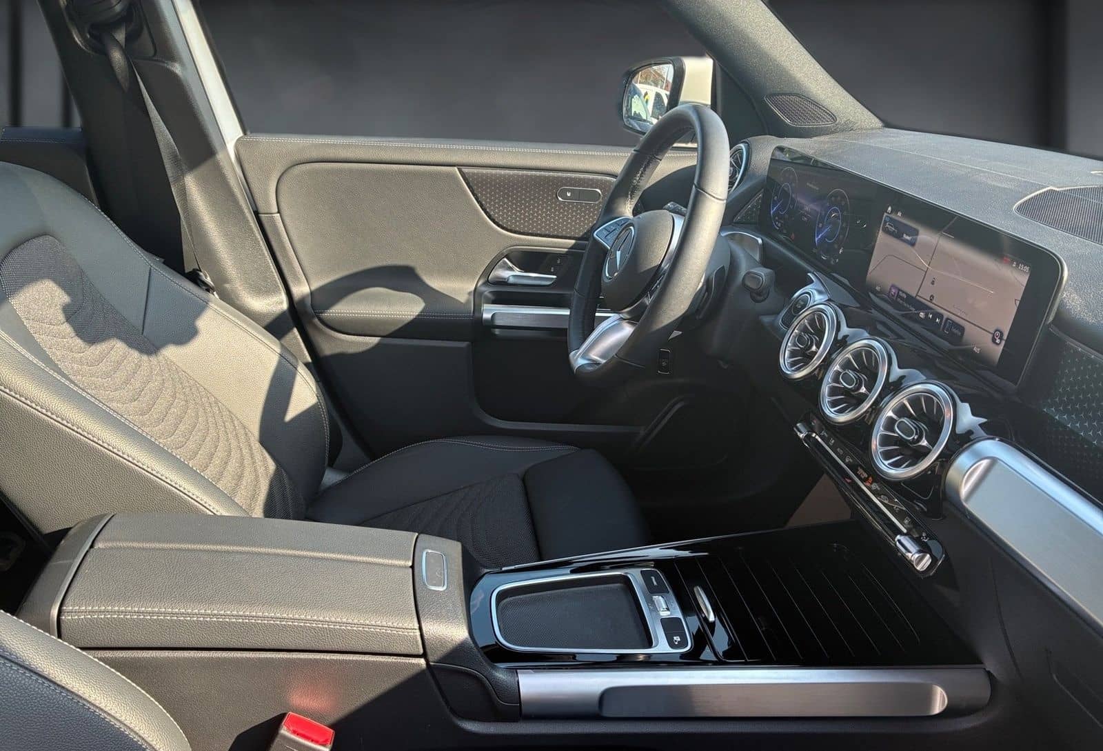 Mercedes-Benz EQB 300 4M MBUX+Progressive+Ambiente+CarPlay+AUT foto 15