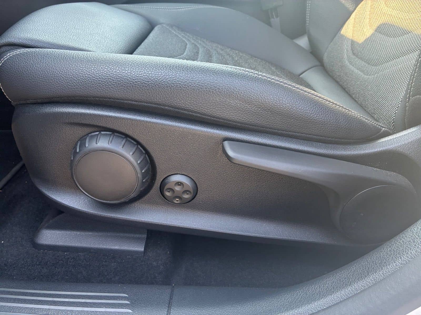 Mercedes-Benz EQB 300 4M MBUX+Progressive+Ambiente+CarPlay+AUT foto 8