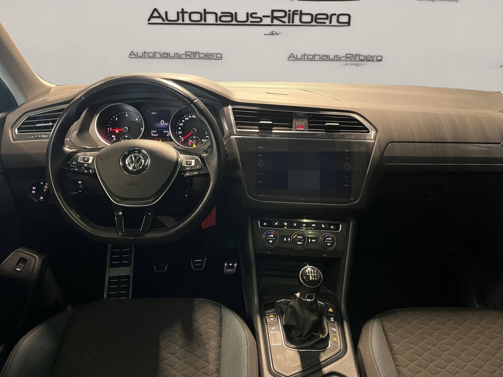 Volkswagen Tiguan Allspace 2,0 TDI DSG IQ PanD/HUD/Kamera foto 12