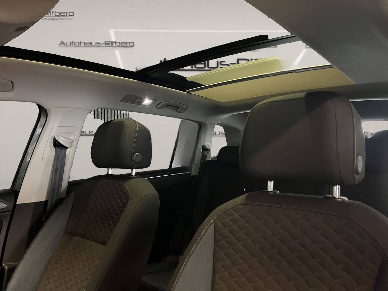 Volkswagen Tiguan Allspace 2,0 TDI DSG IQ PanD/HUD/Kamera foto 15