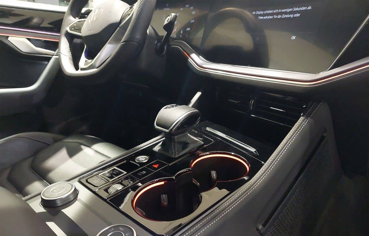 Volkswagen Touareg R 3.0 TSI eHybrid 4Motion PANO+NAVI+AHK foto 15