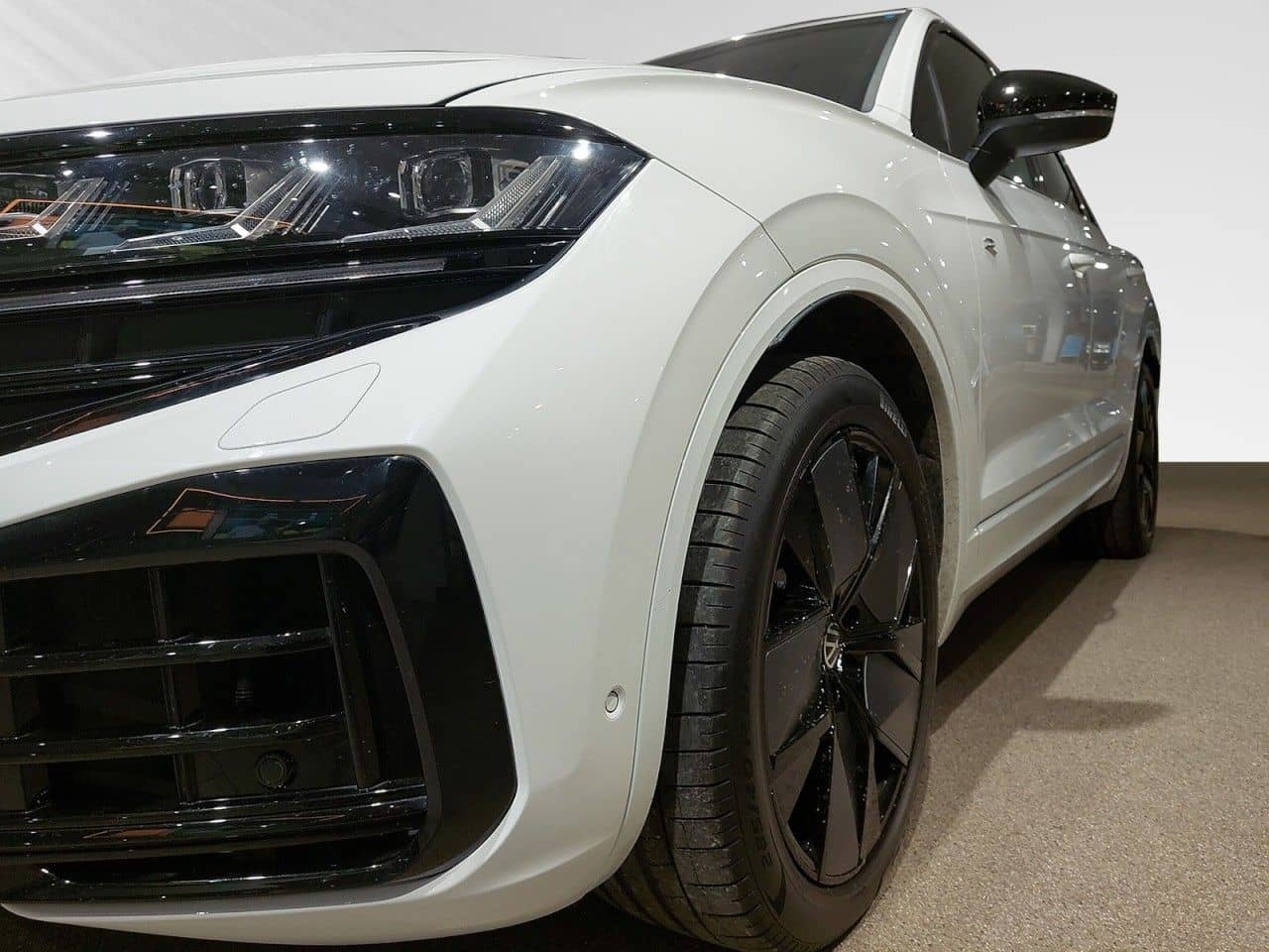 Volkswagen Touareg R 3.0 TSI eHybrid 4Motion PANO+NAVI+AHK foto 6