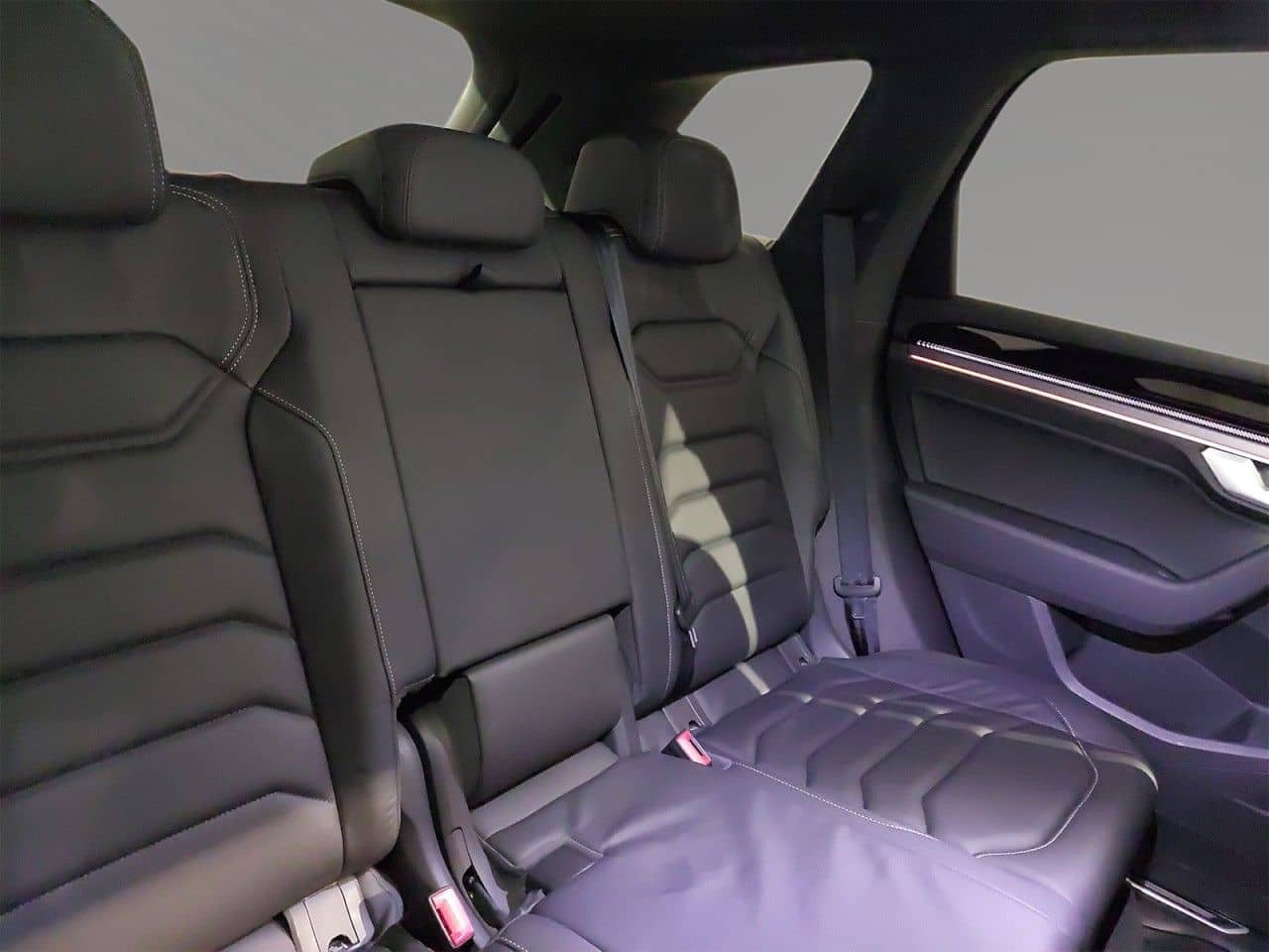 Volkswagen Touareg R 3.0 TSI eHybrid 4Motion PANO+NAVI+AHK foto 8