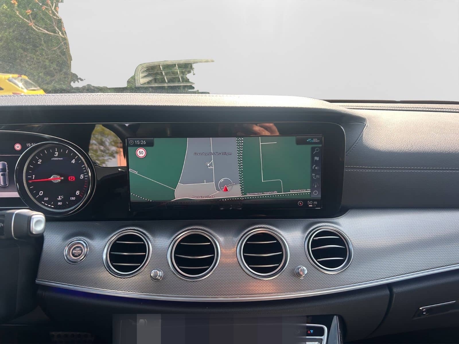 Mercedes-Benz E 220 d 4Matic AMG-Line / 1.Hand / Schiebedach foto 17