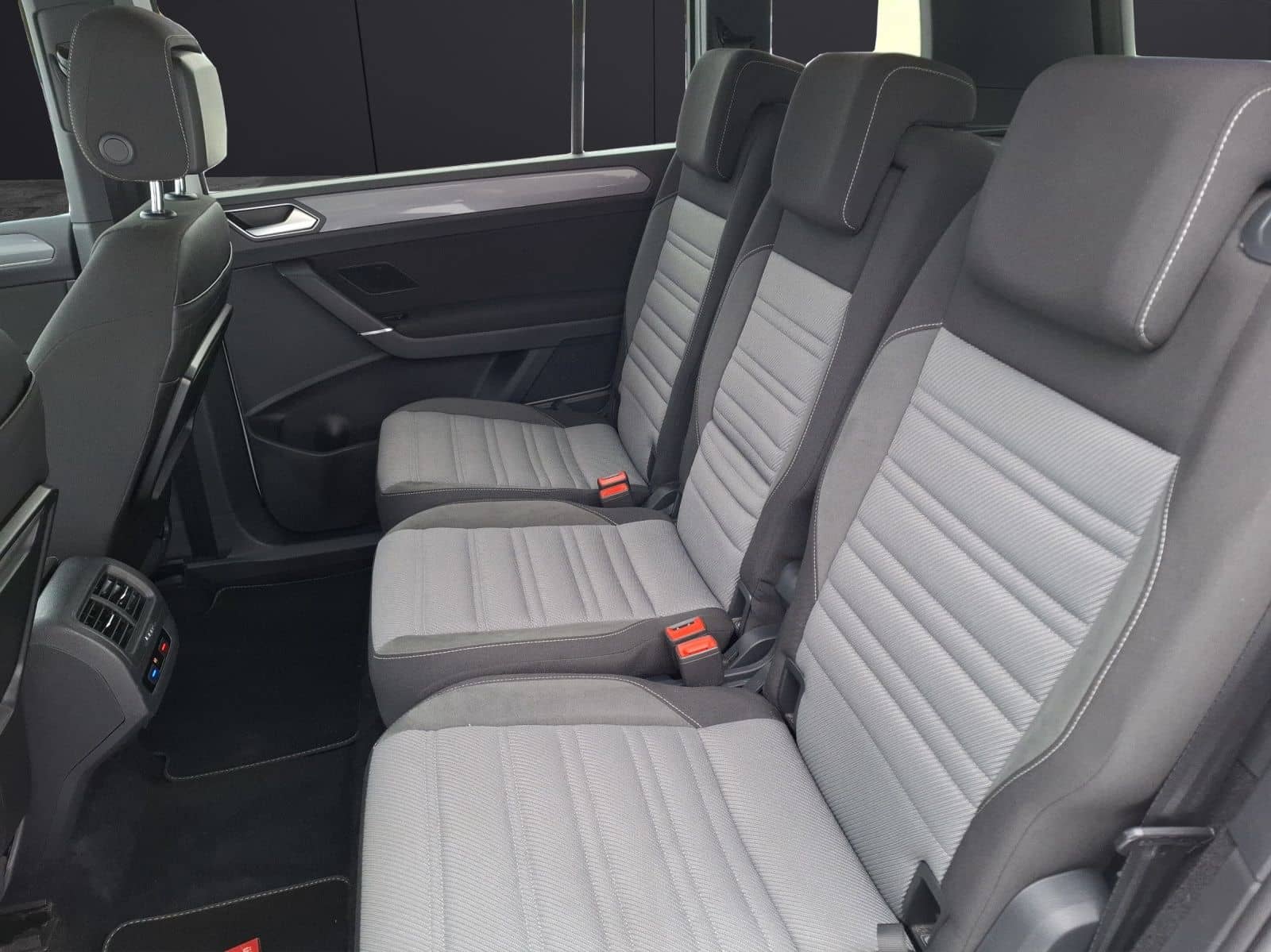 Volkswagen Touran 2.0 TDI R-Line LED Navi ACC AHK 7-Sitze S foto 11