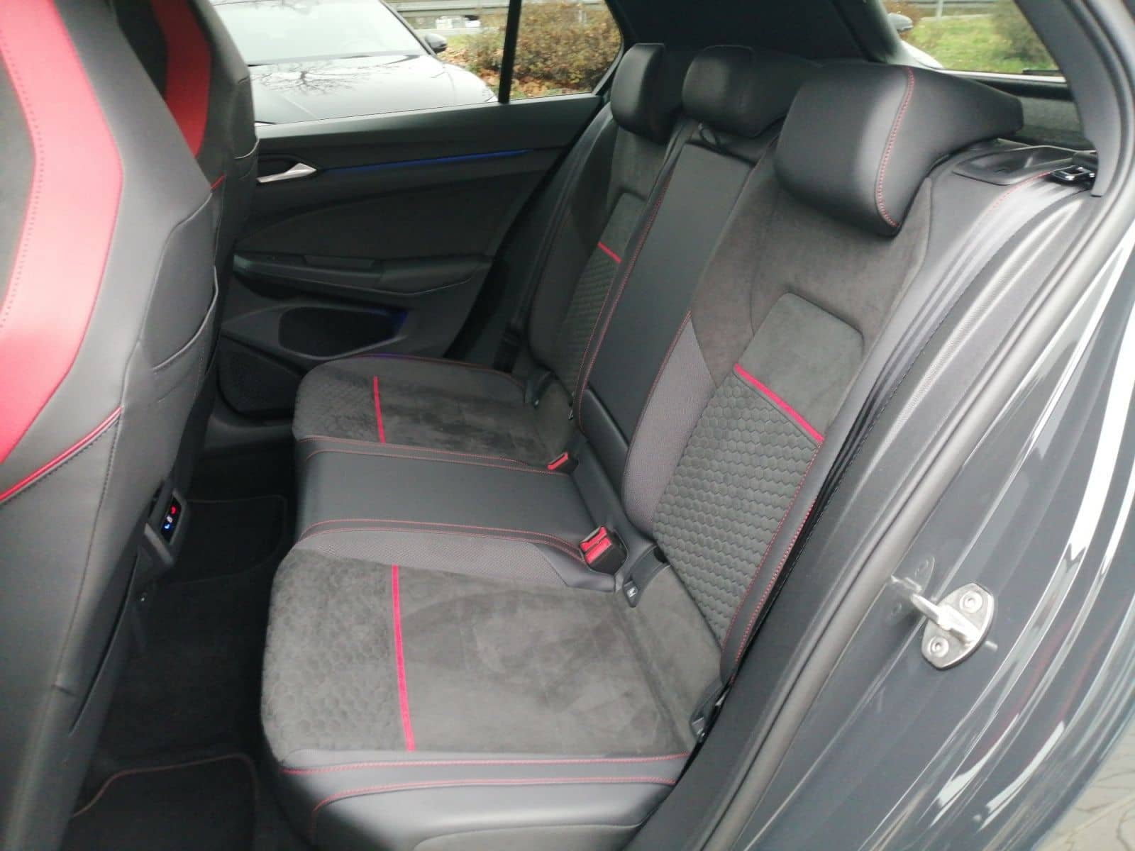 Volkswagen Golf GTI Clubsport VIII 2.0TSI DSG BlackStyle foto 16