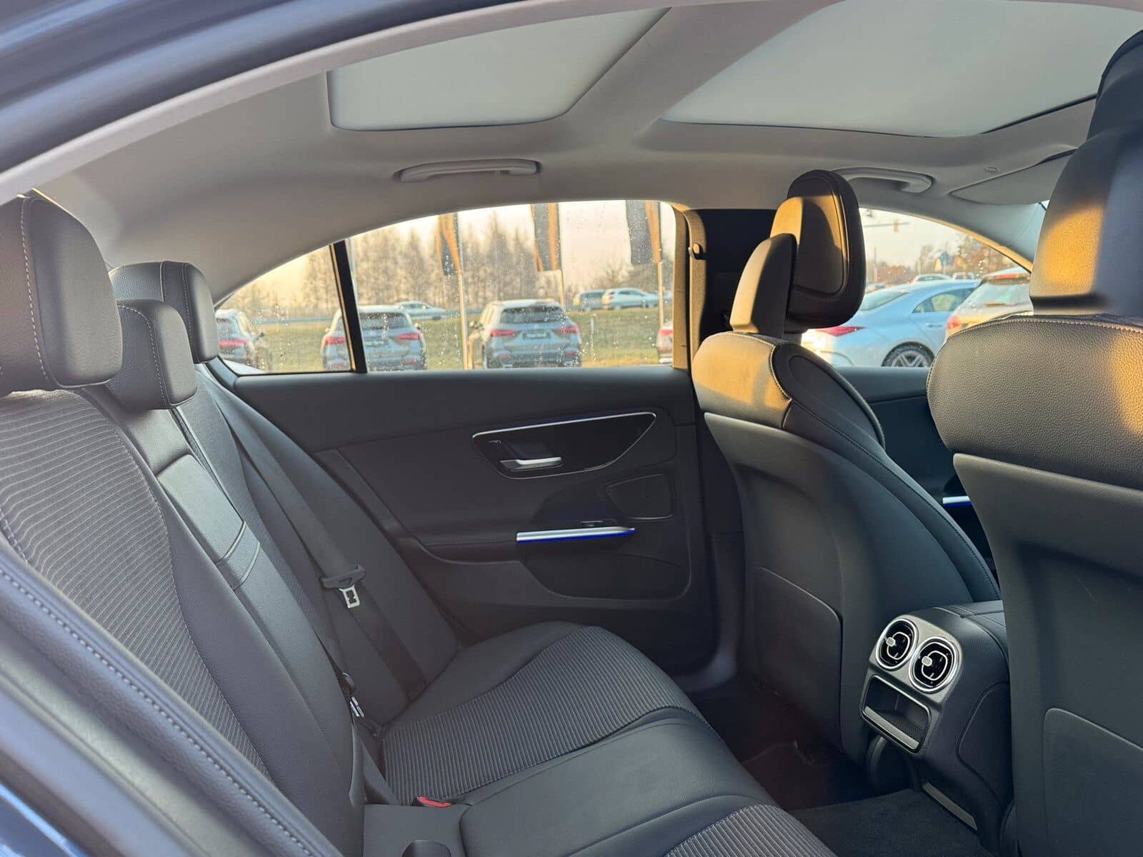 Mercedes-Benz C 300 e Avantgarde Advanced Plus Pano Ambiente foto 18