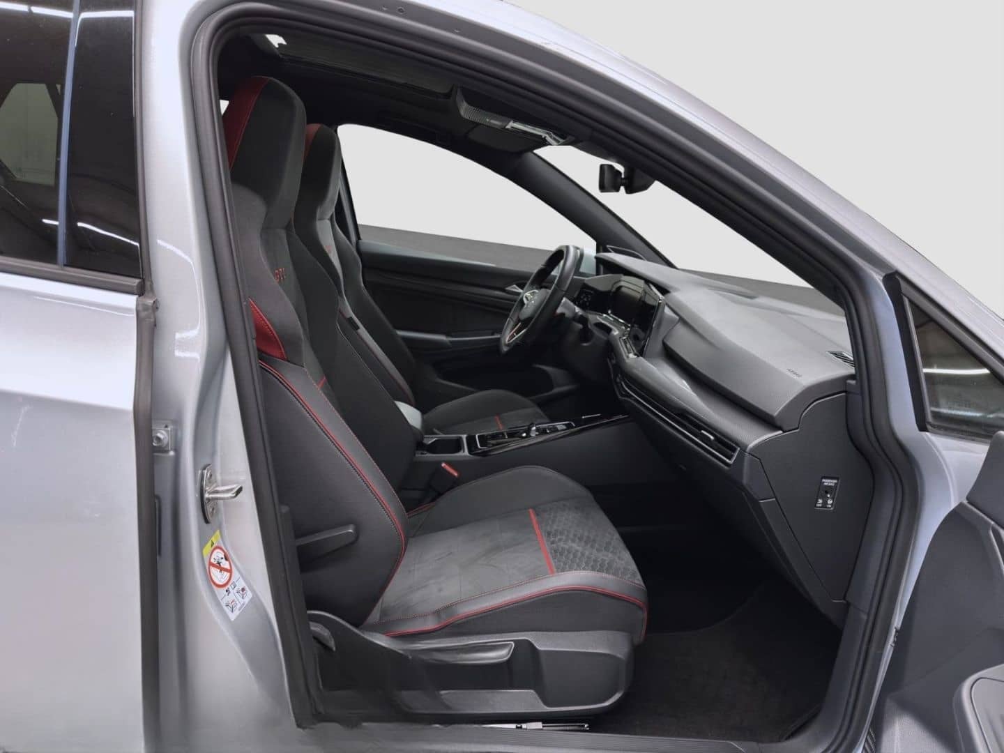 Volkswagen Golf GTI 8 2.0 TSI DSG Clubsport PANO IQ.LIGHT H foto 16