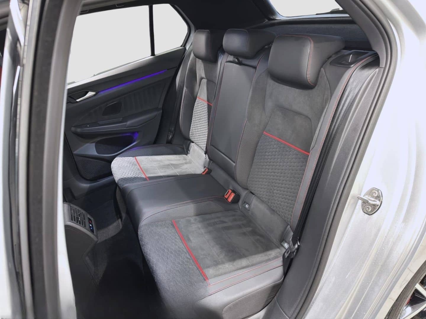 Volkswagen Golf GTI 8 2.0 TSI DSG Clubsport PANO IQ.LIGHT H foto 22