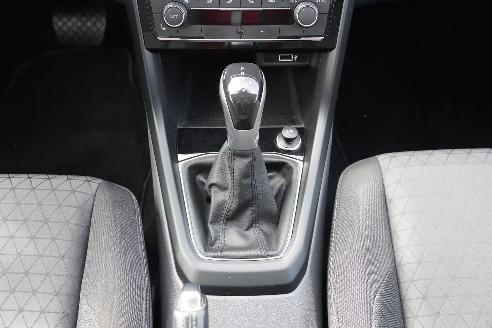 Volkswagen T-Cross 1.0 Life DSG Navi AHK ACC DAB PDC Kamera foto 24