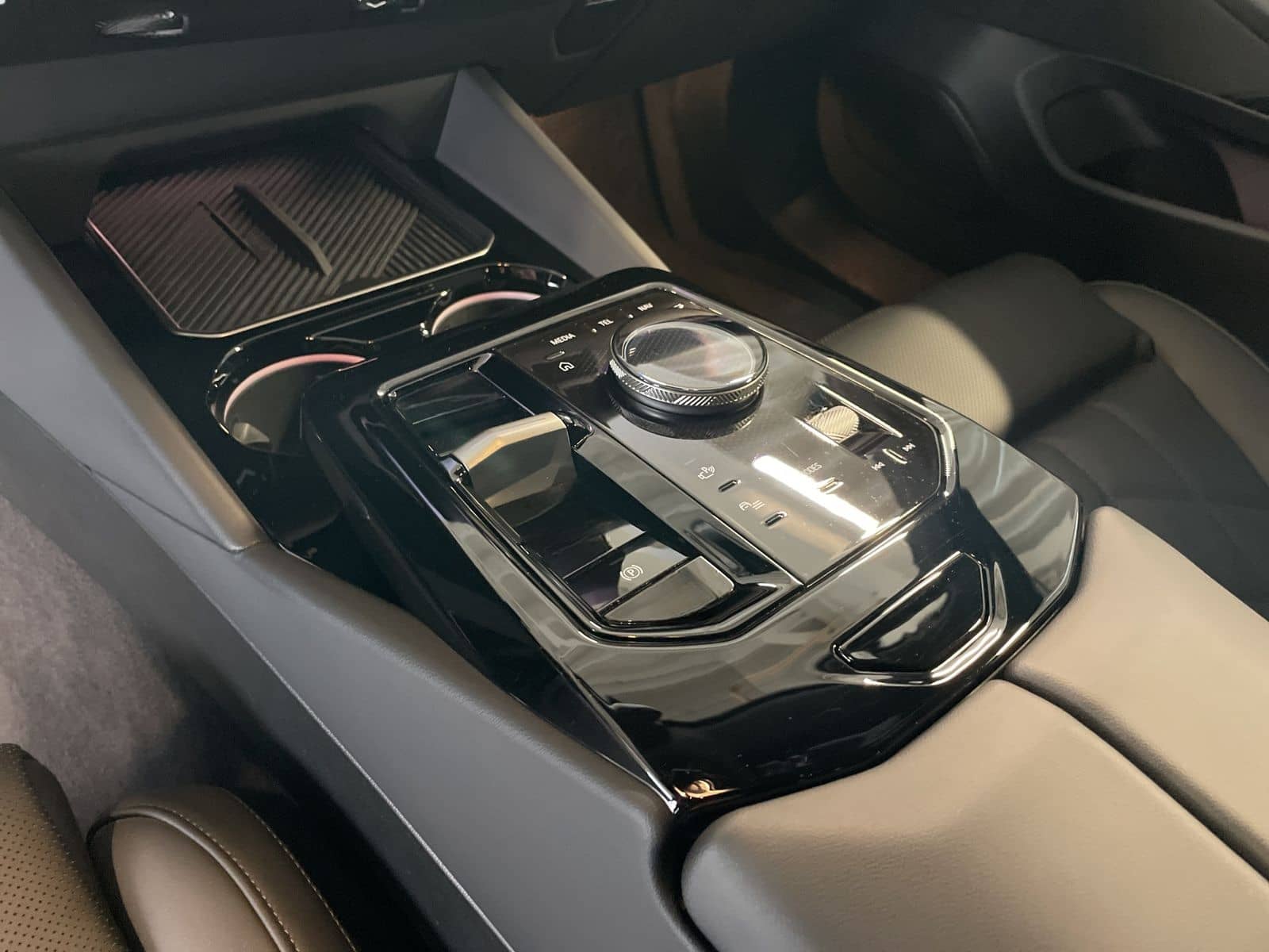 BMW 550e xDrive Limousine M Sport AHK Kamera LED foto 14