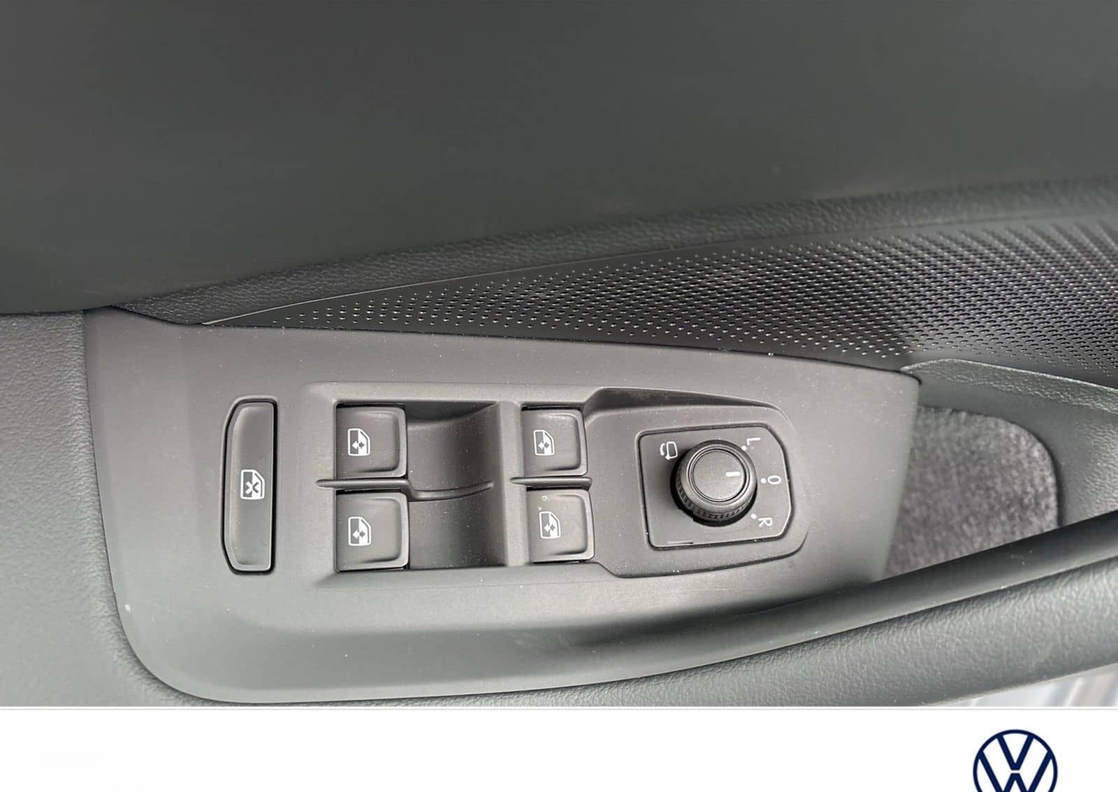 Volkswagen Passat Variant 1.5 HYBRID BUSINESS AHK CAM ACC foto 18