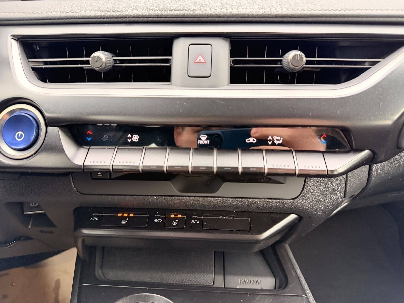 Lexus UX 250 h Launch Edition foto 16