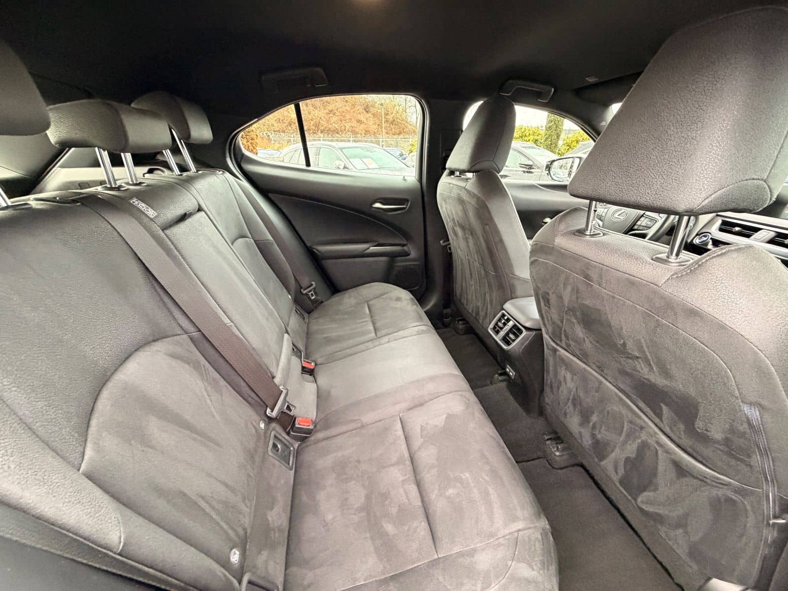 Lexus UX 250 h Launch Edition foto 23