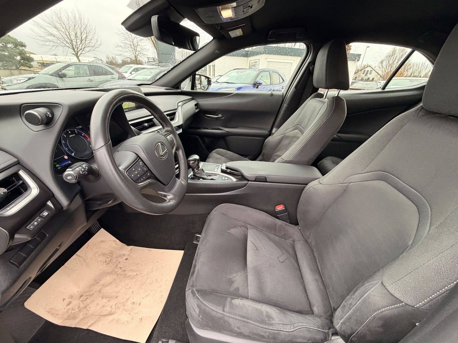 Lexus UX 250 h Launch Edition foto 10