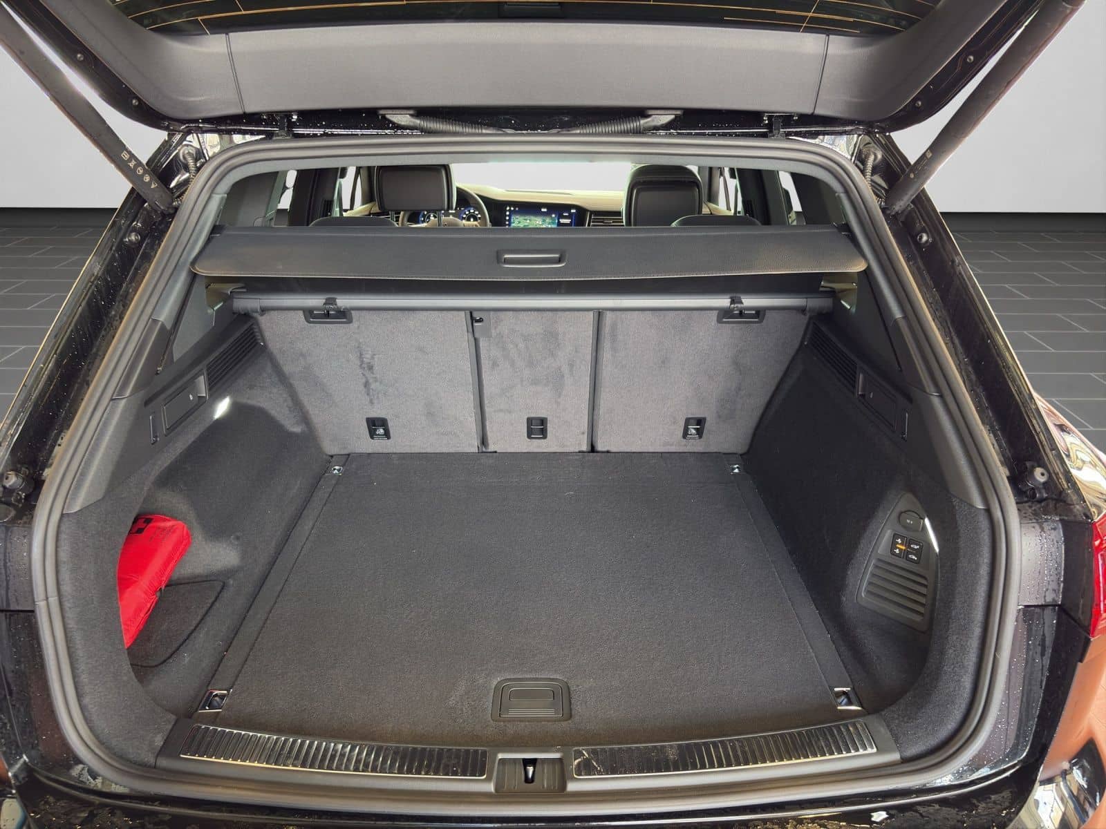 Volkswagen Touareg R-Line 3,0 FINAL EDITION V6 TDI SCR 4MOT foto 15