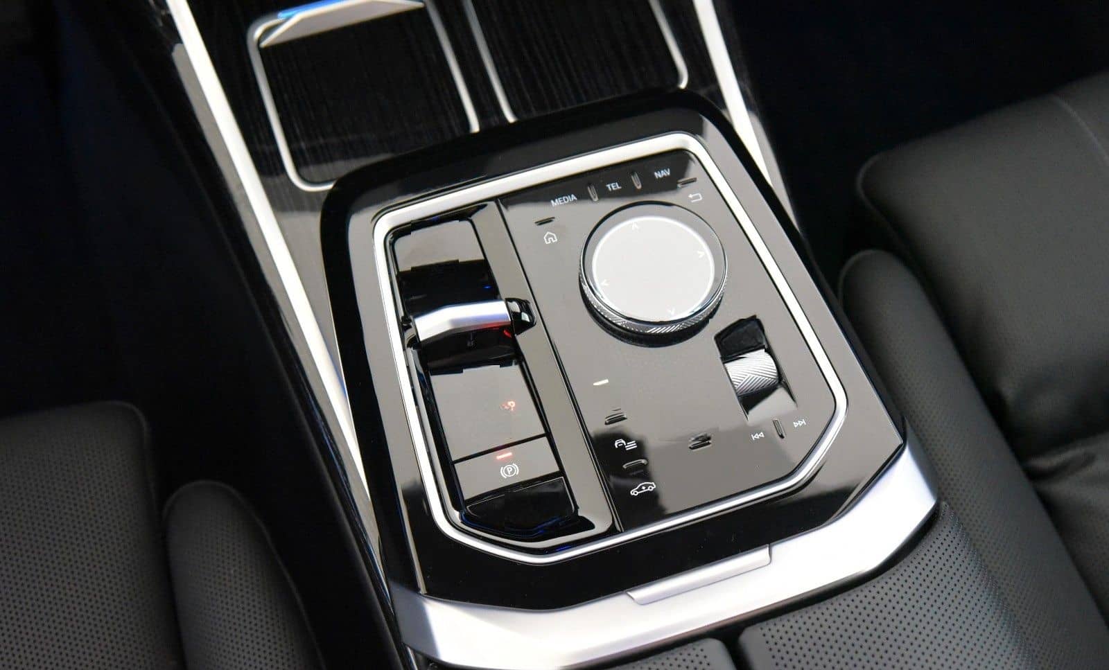 BMW 740d xDrive M Sport Pro ACC LED Pano HUD B&W foto 18