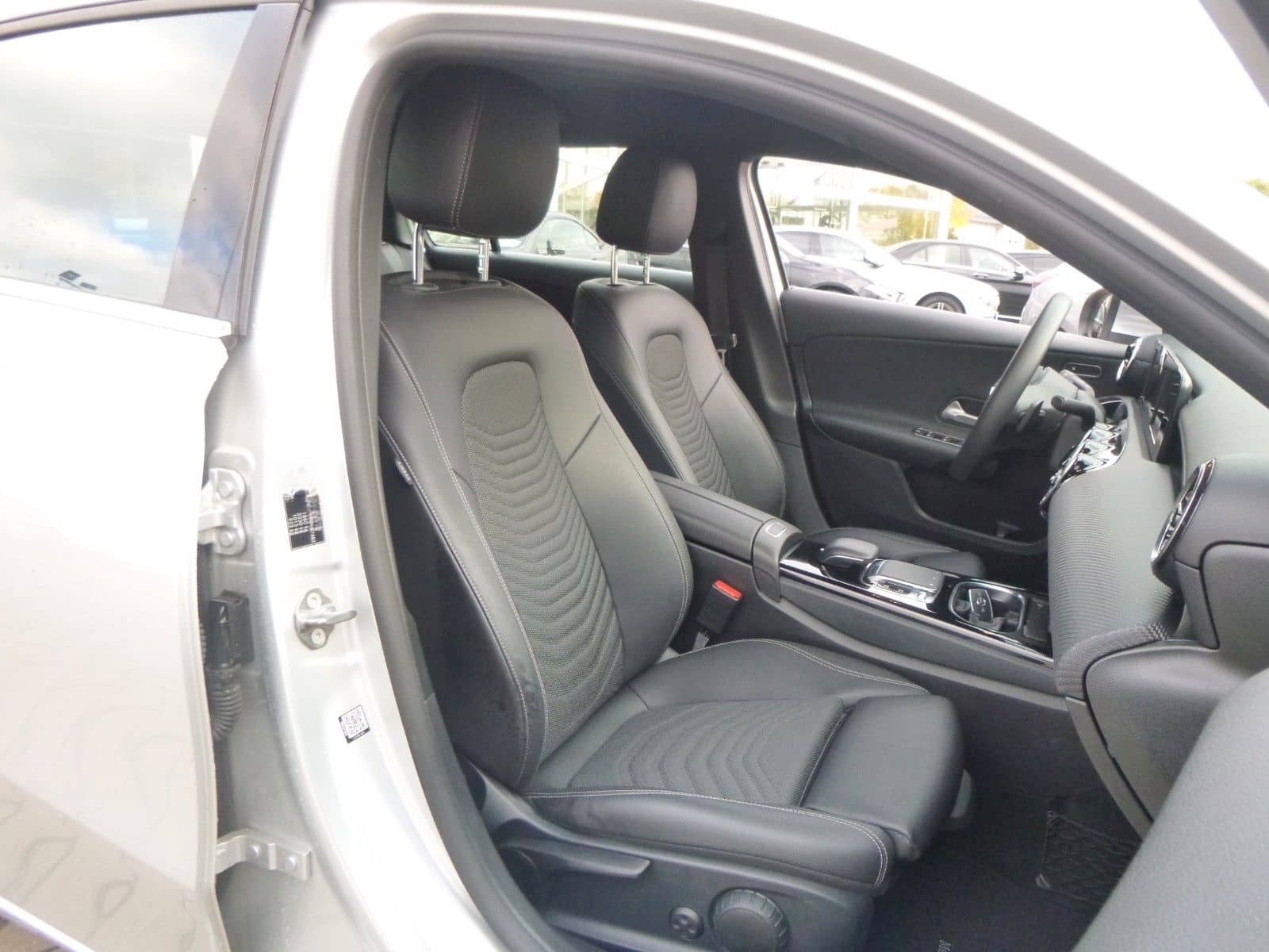 Mercedes-Benz A 180 >AUT/NAV/PDC/Sitzheizung< foto 11