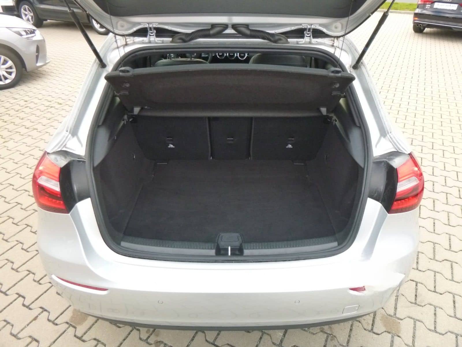 Mercedes-Benz A 180 >AUT/NAV/PDC/Sitzheizung< foto 8