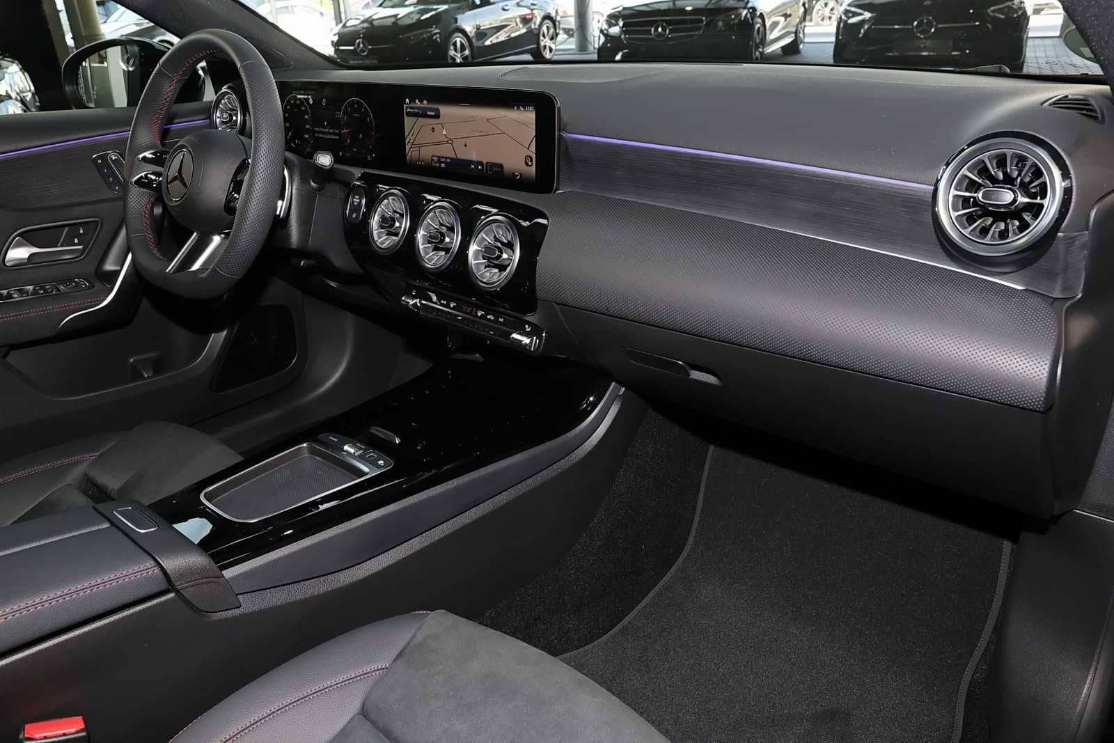 Mercedes-Benz A 180 AMG RüKam+LED+Pano+Night+Totwink+Distronic foto 8