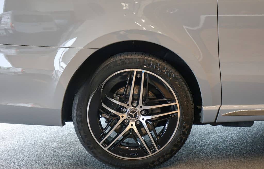 Mercedes-Benz V 300 d AMG AVANTGARDE Lang AHK Standhz. Pano foto 9