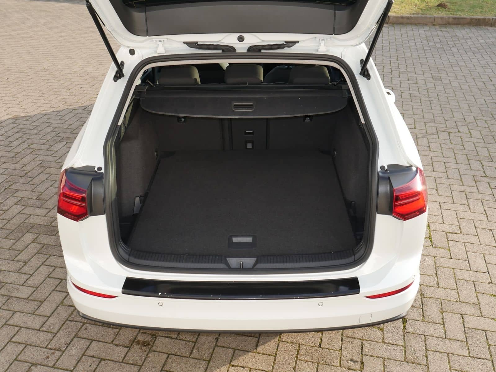 Volkswagen Golf VIII Variant 1.0 eTSI Life DSG ACC NAVI SIT foto 15