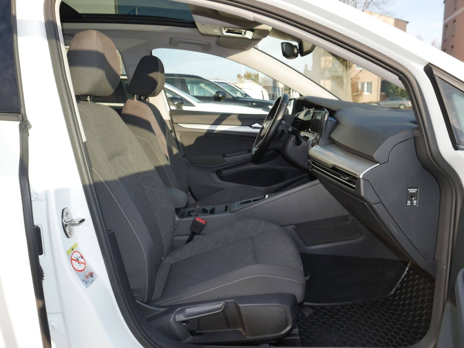 Volkswagen Golf VIII Variant 1.0 eTSI Life DSG ACC NAVI SIT foto 4