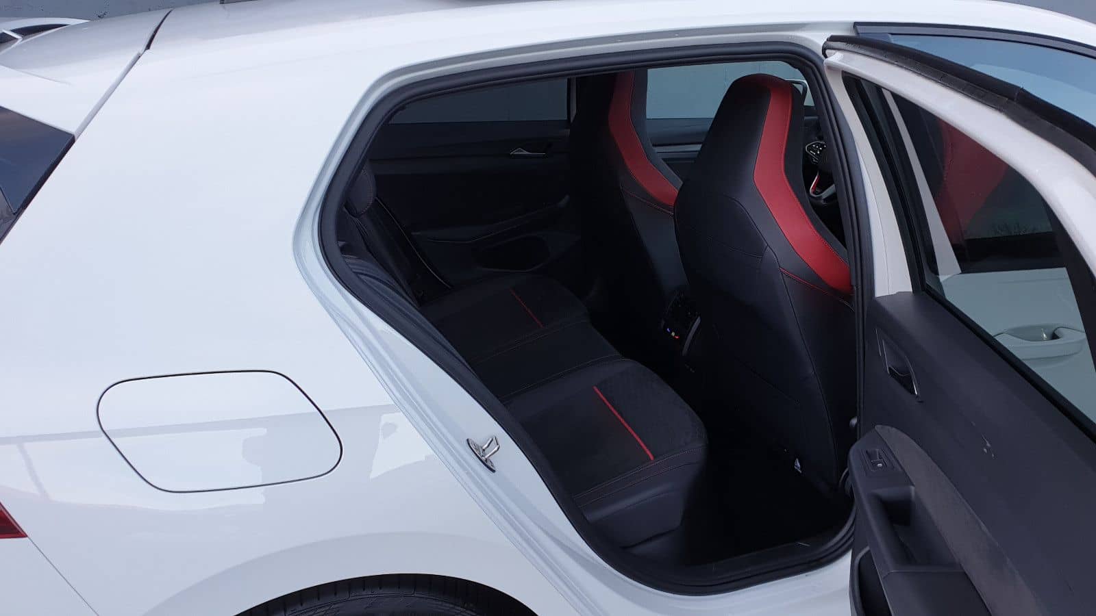 Volkswagen Golf 8 GTI Clubsport DSG Pano/Matrix/DCC/ACC/19 foto 8