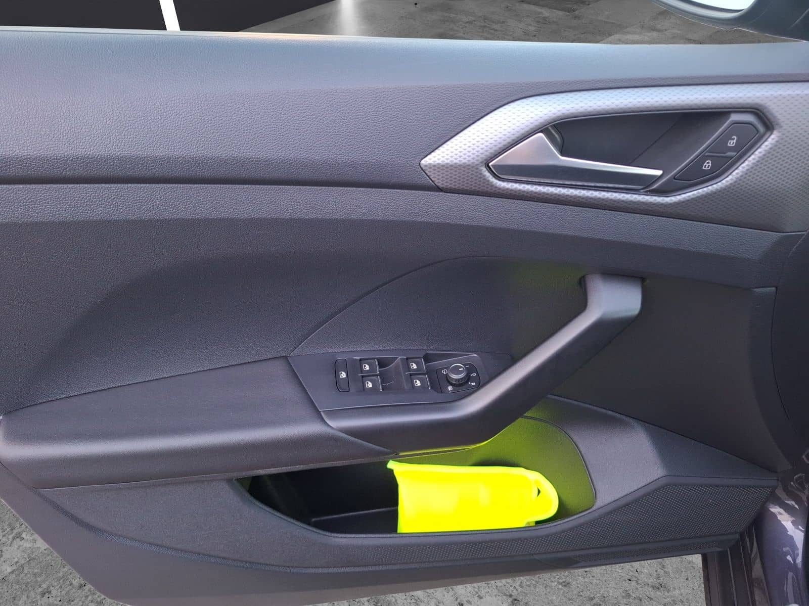 Volkswagen T-Cross TSI Active DSG LED Navi AID ACC RFK SH 1 foto 19