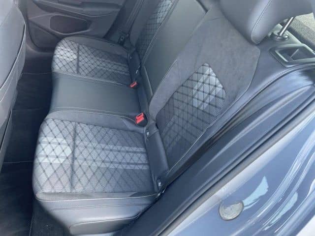 Volkswagen Golf VIII 2.0 TDI DSG R-Line Black Style IQ Ligh foto 13