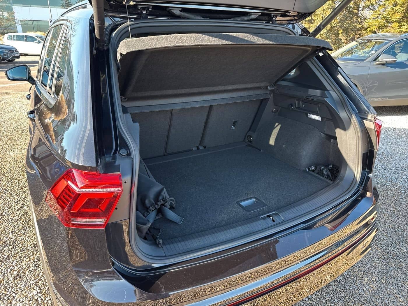 Volkswagen Tiguan R / R-Perform. Akrapovic / H&K DCC- Fahrw foto 18