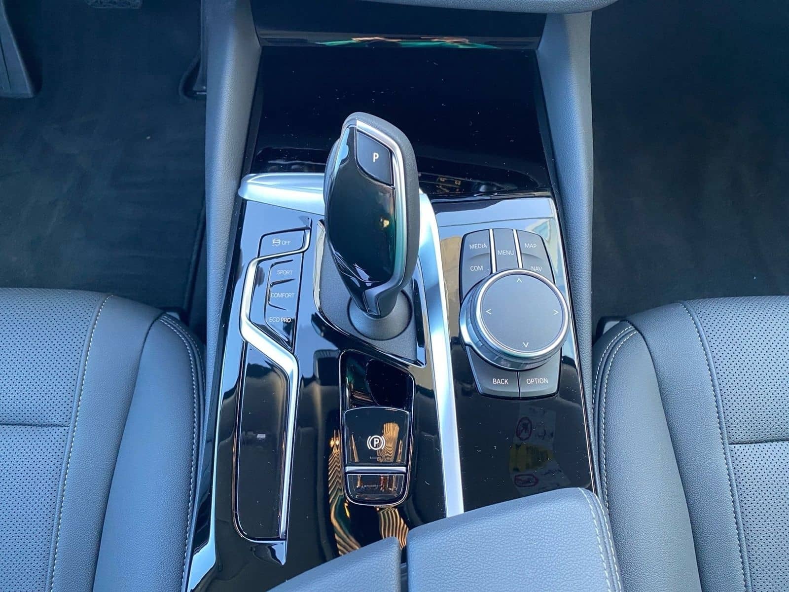 BMW 530i Limousine Integral-Aktivlenkung HUD DA PA foto 14