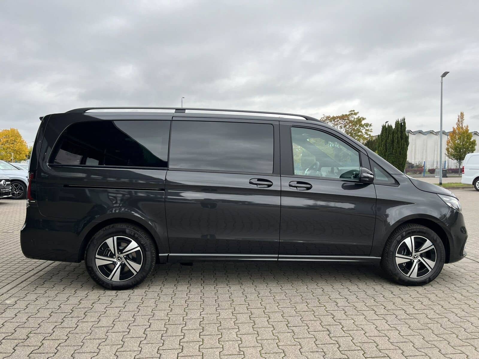 Mercedes-Benz V 300 d 4M AV L AMG Night STANDHZ+AHZV+DISTR+360 foto 4