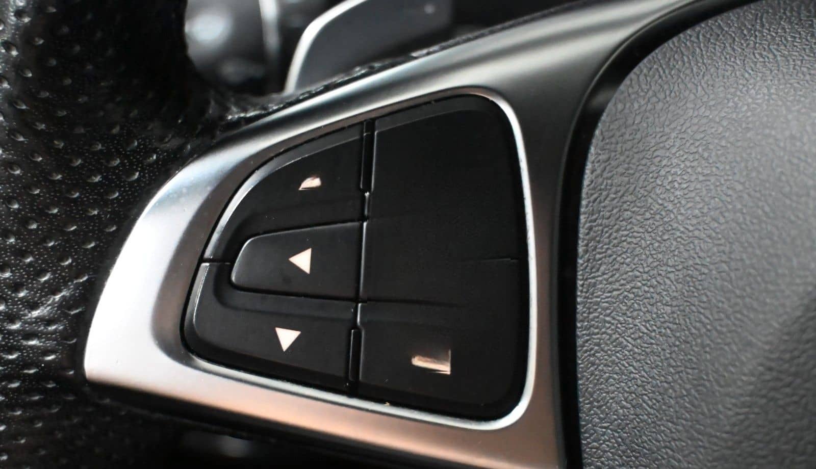 Mercedes-Benz CLA 200 Shooting Brake/NIGHT/AMG/LED/PANO foto 13